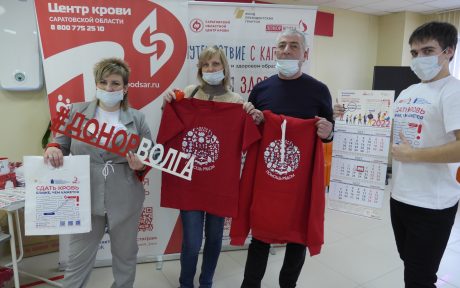Доноры сдали кровь во время акции Сдать кровь ближе, чем кажется в 5 городах Саратовской области