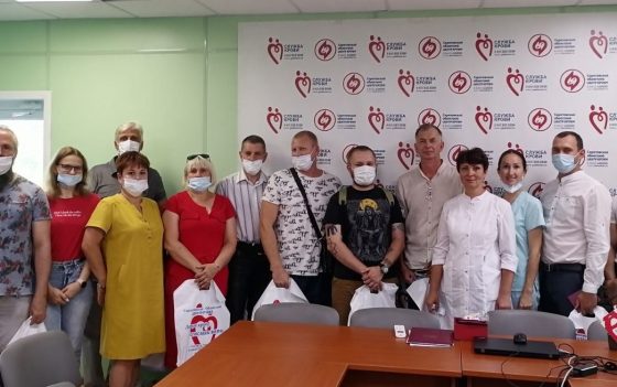 Вручение удостоверений «Почетный донор России»