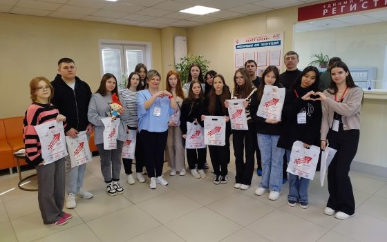 Учащиеся 10-11 классов МБОУ СОШ р.п. Ровное имени Героя Советского Союза Г. Т. Василенко на экскурсии в Центре Крови