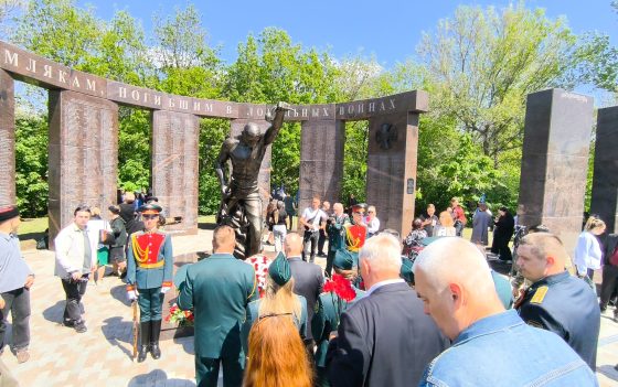 В преддверии 80-летия Победы в Саратове увековечили 330 имен погибших участников СВО