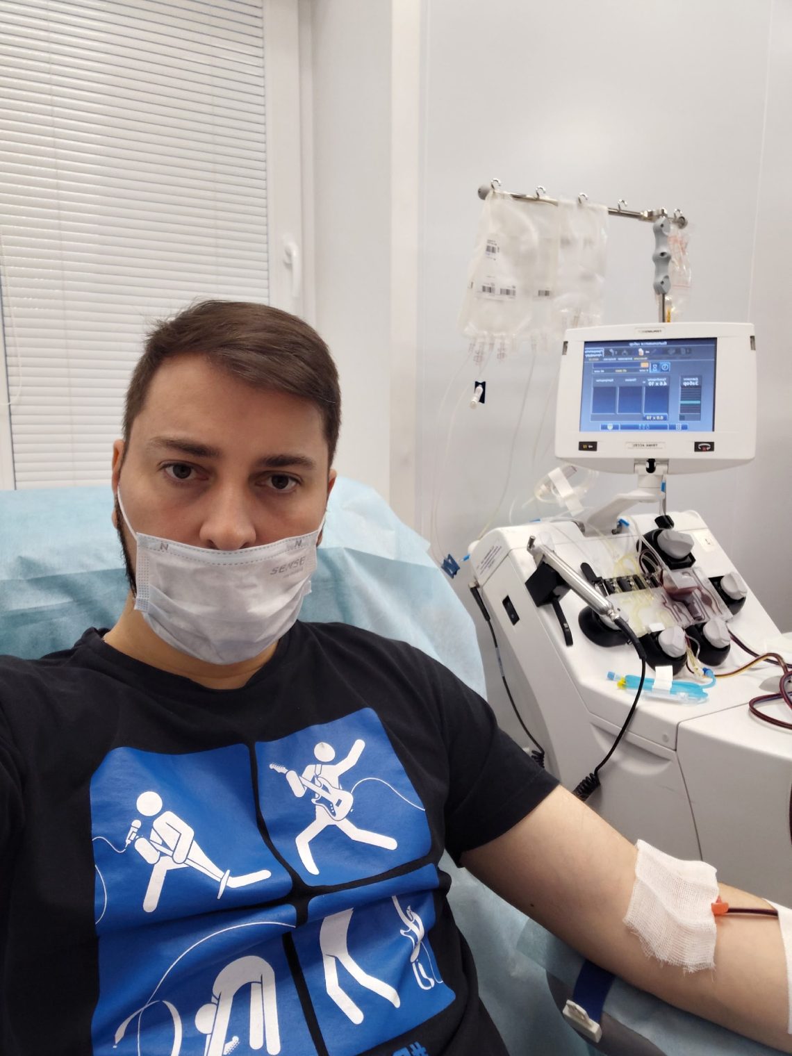 Почетный донор России продолжает регулярно сдавать кровь!