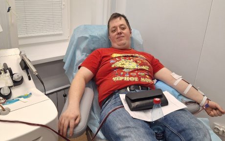 Почетный донор и наставник Алексей Храбров регулярно сдает компоненты крови