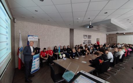 В ФОКУСЕ ВНИМАНИЯ — ДОНОРСТВО: с темой донорства крови и костного мозга ознакомились 90 студентов