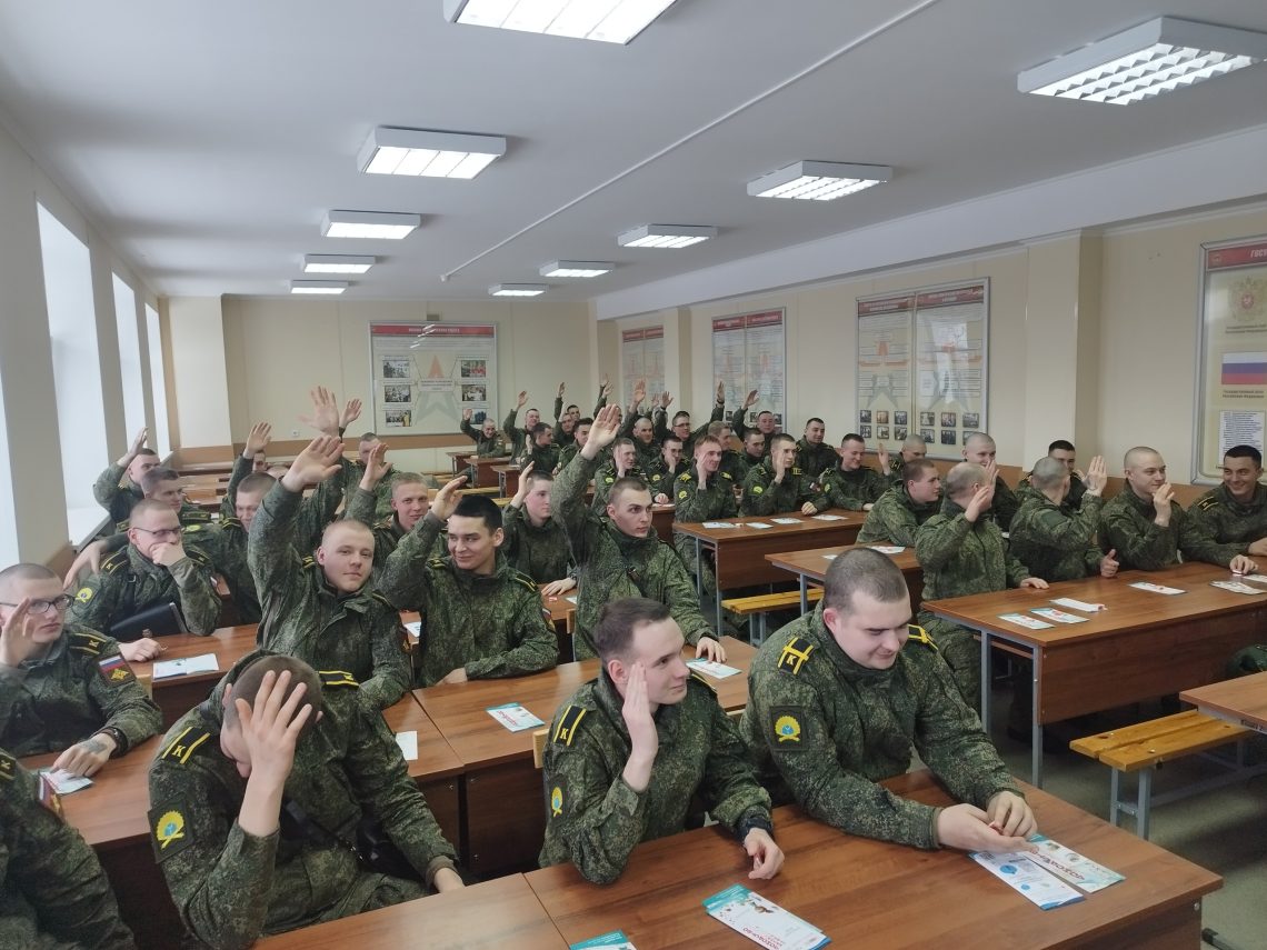 Они прикрывают небо и дарят надежду: курсанты вступили в Федеральный регистр доноров костного мозга