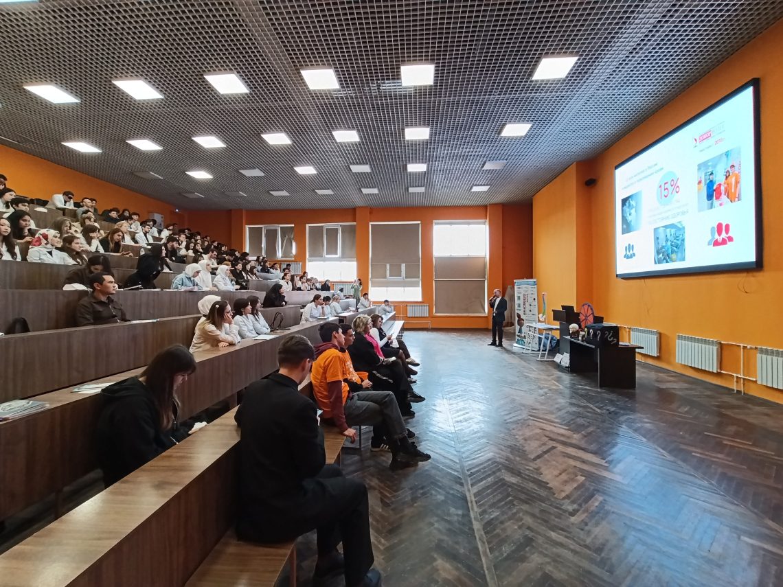 В фокусе внимания — донорство: студенты Астраханского ГМУ узнали о донорстве костного мозга и вступили в#ФРДКМ