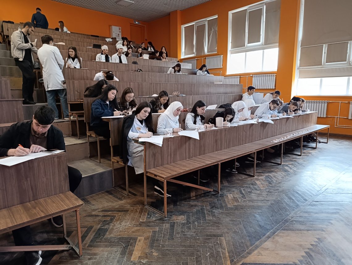 19 студентов Астраханского ГМУ сделали первый шаг в донорстве костного мозга и вступили в #ФРДКМ